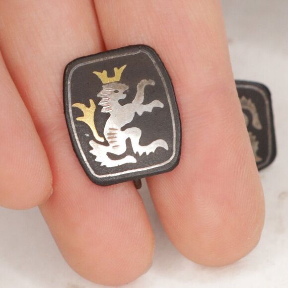 Vintage Swank Coat of Arm Fighting Lion Shield Earrings Screw Back  Black Silver - Picture 3 of 6